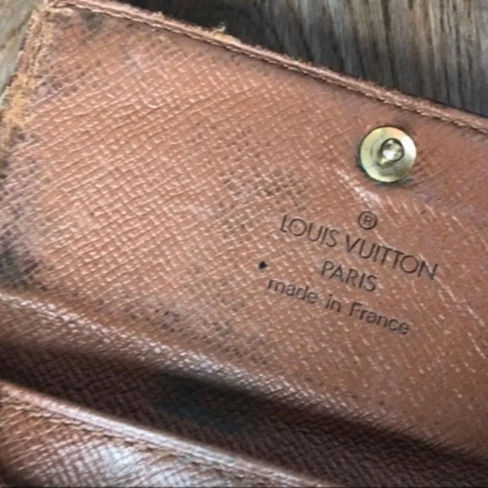 Louis Vuitton Monogram Key Holder/Wallet #375💥PRICE DROP💥